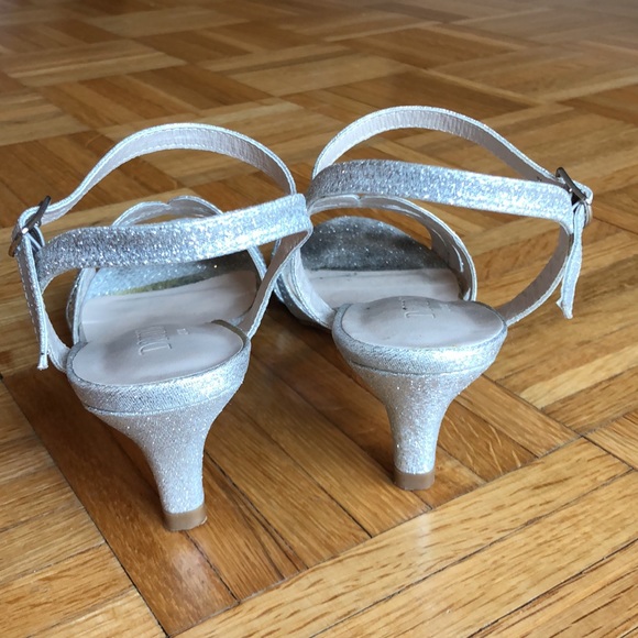 David’s Bridal silver crystal 2” heel sandals SZ 2 - Picture 4 of 6